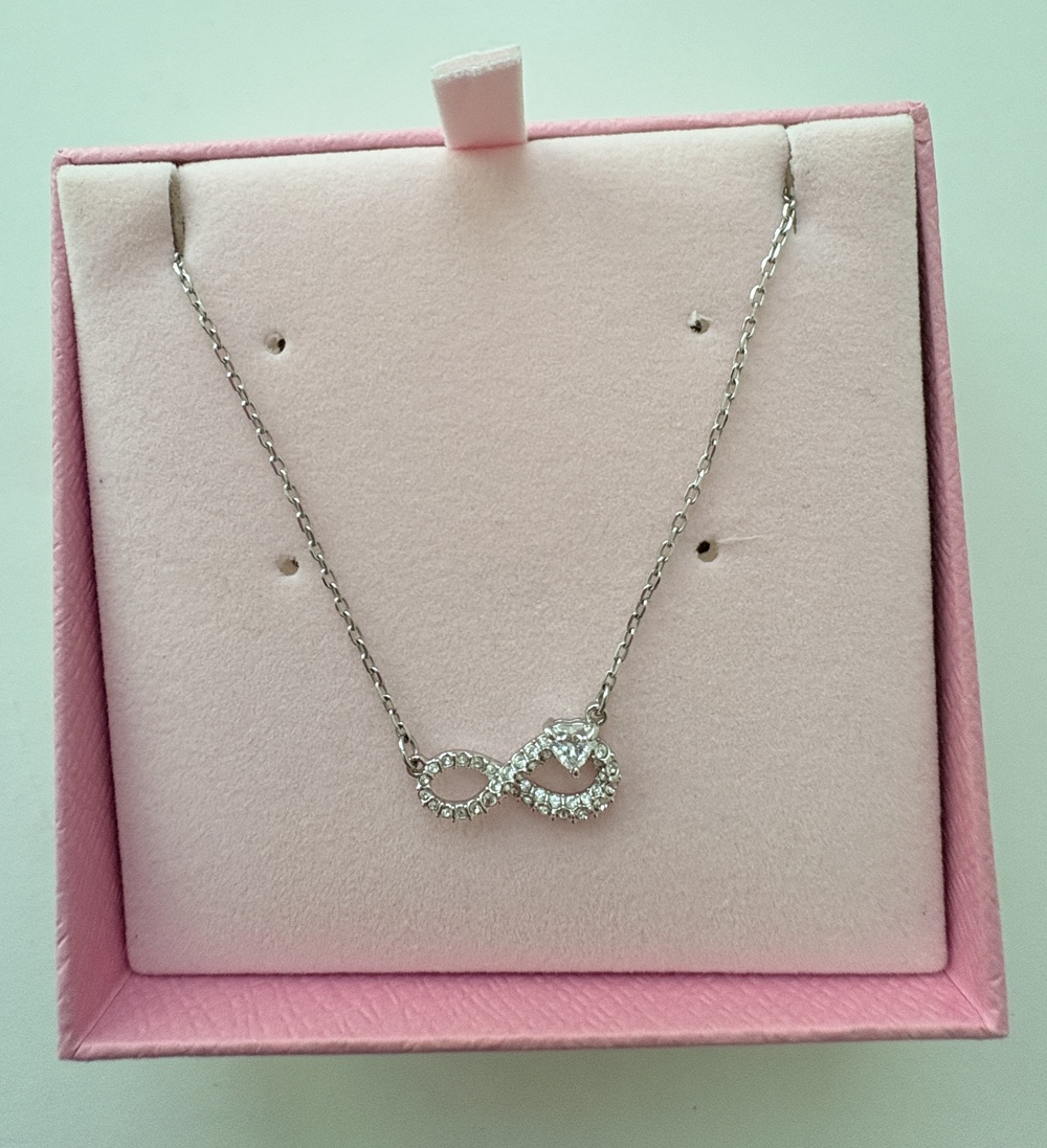 Swarovski Infinity Pendant Necklace Heart Crystal Rhodium Plated 5520576 EUC